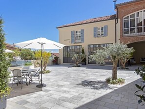 Outdoor dining - La Casa dei Fortunati - Eine Wunderbar Renovierte Villa im Stil des Monferrato (Grana Monferrato)