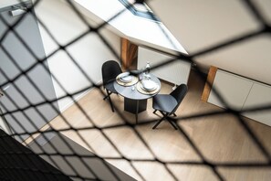 Loftsleilighet – city | Skrivebord for bærbar PC, wi-fi (inkludert) og sengetøy