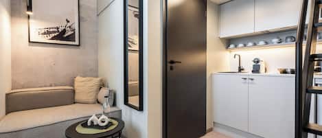 Loft urbano | Banheiro | Chuveiro, produtos de toalete grátis, toalhas de banho, sabonete
