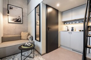 City Room | Bathroom | Shower, free toiletries, towels, soap - HONEST Karlín (Prague)