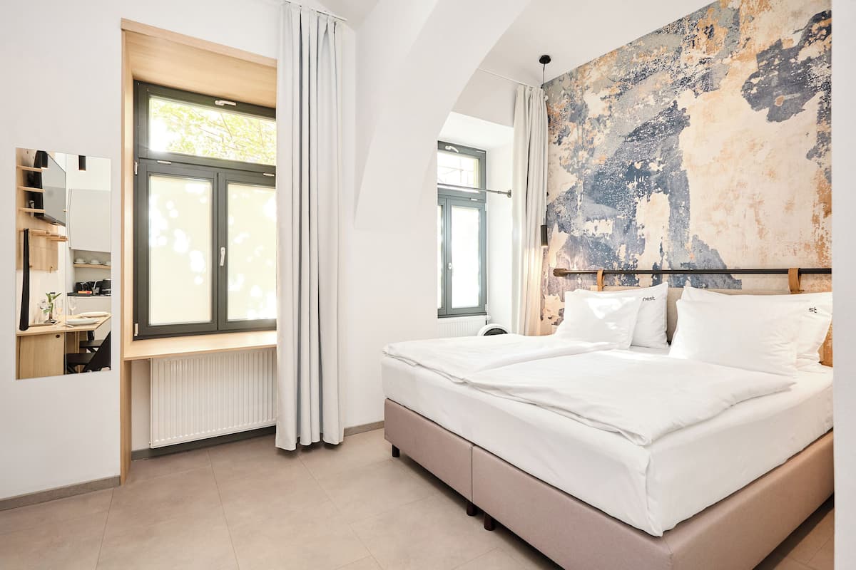 Superior Studio | Laptop workspace, WiFi (free), bed sheets