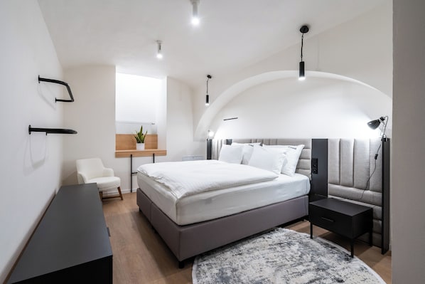 Duplex | Laptop workspace, free WiFi, bed sheets - HONEST Karlín (Prague)
