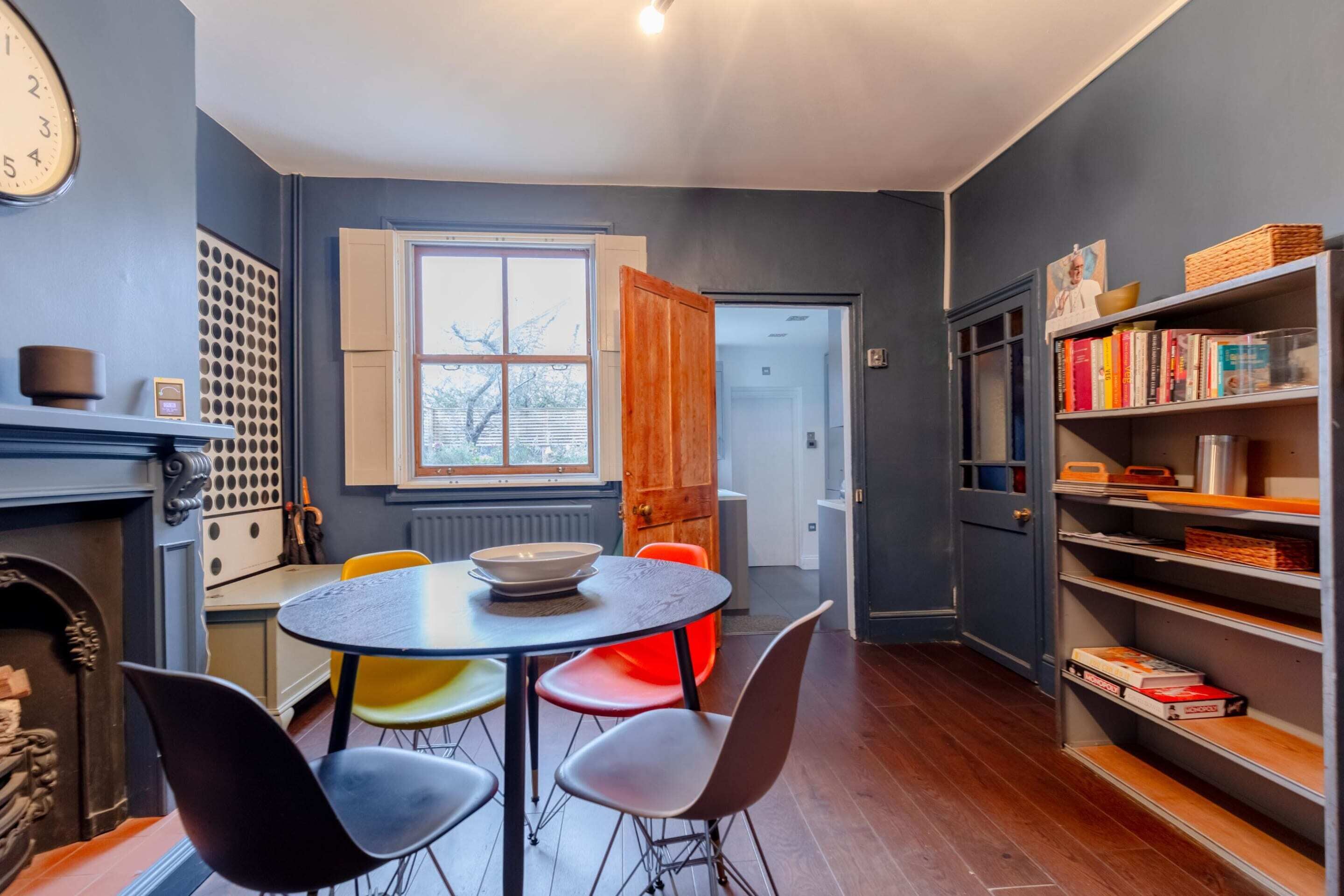 Basic House | Dining