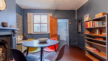 Basic House | Dining