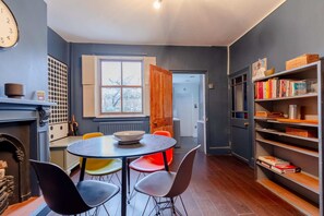 ベーシック ハウス | レストラン