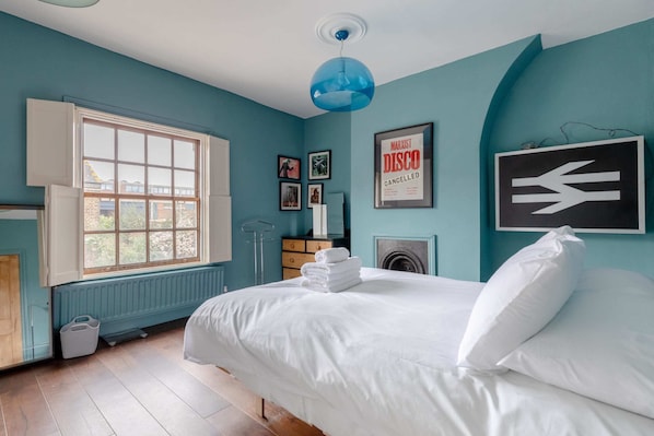 ベーシック ハウス | 2 室のベッドルーム、アイロン / アイロン台、ベッドシーツ