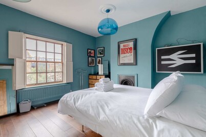 Trendy 2BD House 5 Mins From Willesden Junction!
