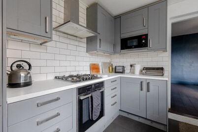 Trendy 2BD House 5 Mins From Willesden Junction!
