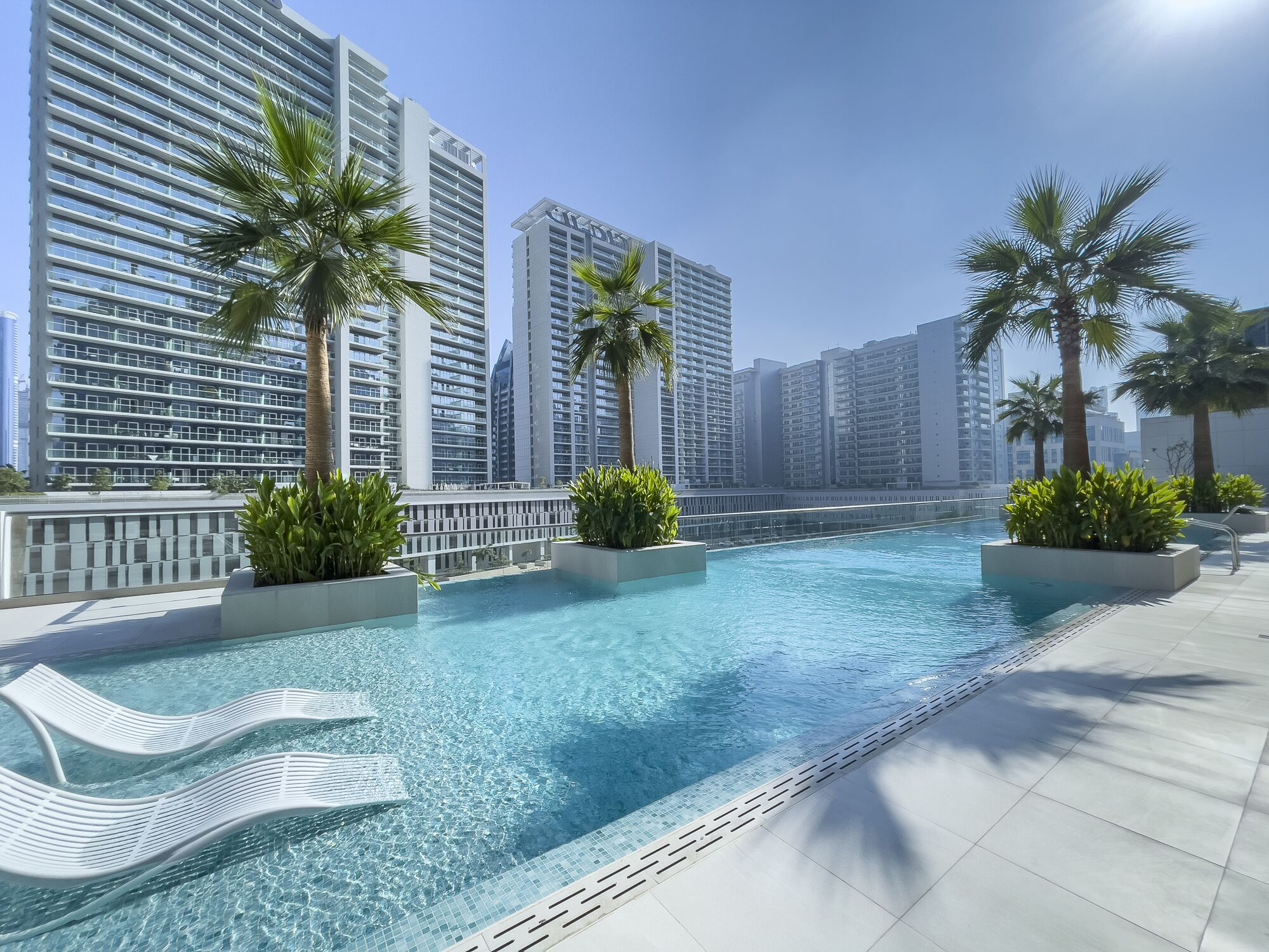 حمّام سباحة خارجي