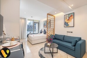 Luxury Studio | Iron/ironing board, free WiFi, bed sheets