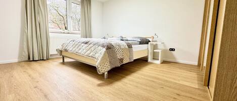 2 soverom, reiseseng for barn, wi-fi (inkludert) og sengetøy