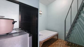 Cabin | Desk, free WiFi, bed sheets