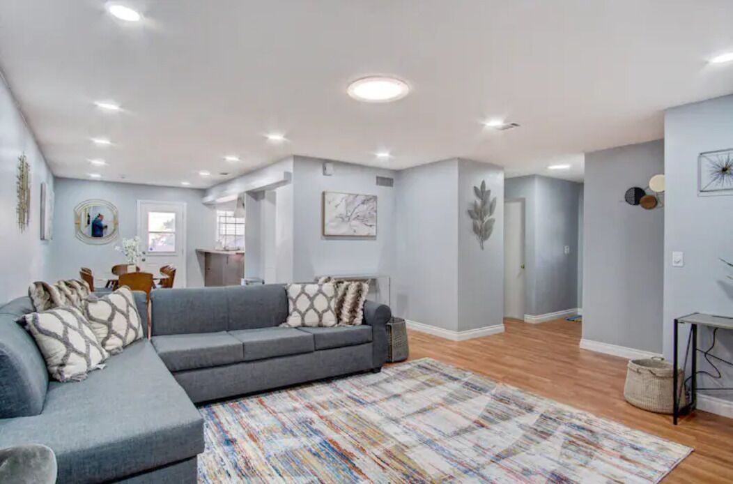 Cheerful 5 Bedroom 9 Beds