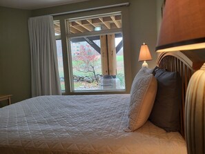 Room - New! 5 Minutes to Golf & Slope Side Paradise (Bellaire)