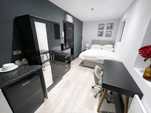 1 室のベッドルーム、アイロン / アイロン台、WiFi、ベッドシーツ