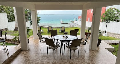 Bacalar Casa Azul excelente ubicación, casa privada a la orilla de la laguna