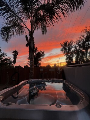Outdoor spa tub - SCHOTTs BnB  (Nipomo)