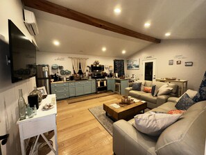 Living area - SCHOTTs BnB  (Nipomo)