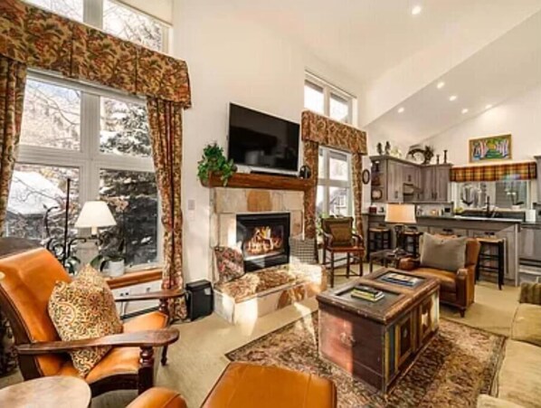 Smart TV - 3BR 3.5BA Home (Vail)