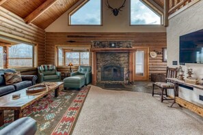 Télévision, cheminée