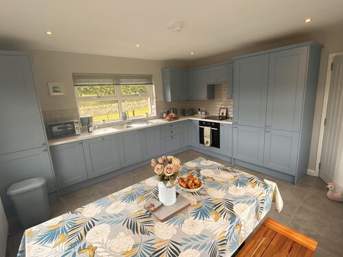 *NEWLY RENOVATED* Cosy Country Cottage, Sleeps 5, (4 star)