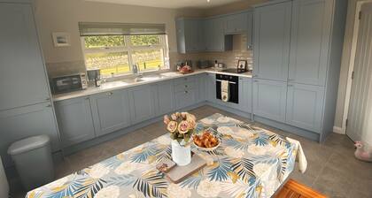 *NEWLY RENOVATED* Cosy Country Cottage, Sleeps 5, (4 star)