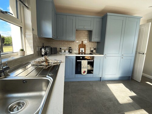 *NEWLY RENOVATED* Cosy Country Cottage, Sleeps 5, (4 star)