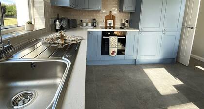 *NEWLY RENOVATED* Cosy Country Cottage, Sleeps 5, (4 star)