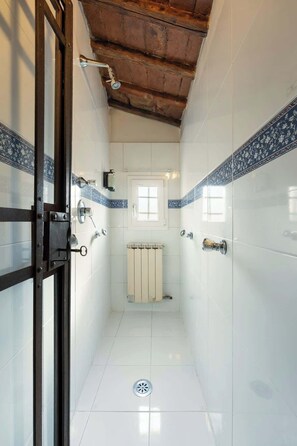 Douche, bidet