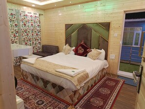 Deluxe Double or Twin Room | Desk, blackout drapes, soundproofing, iron/ironing board - Hotel Pahalgam View (Anantnag)