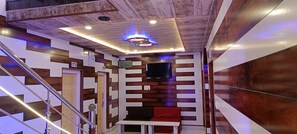 Reception - Hotel Pahalgam View (Anantnag)