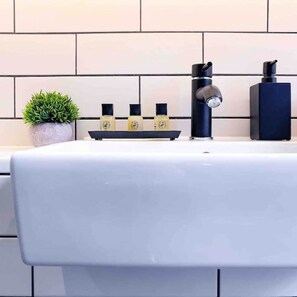 Miscellaneous - Sleek & Trendy 1BR Gem in the Heart of the City (Manchester)