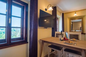 Apartament prèmium | Sala d'estar | Televisor intel·ligent