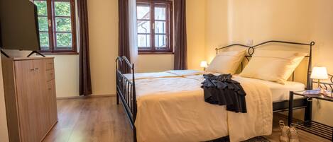 Deluxe studio | 1 slaapkamer, een strijkplank/strijkijzer, gratis wifi, beddengoed