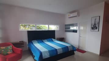 6 bedrooms, in-room safe, free WiFi, bed sheets