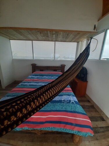 Casa Rural con Piscina Privada, Frente al mar y Parqueadero Para 3 Vehículos