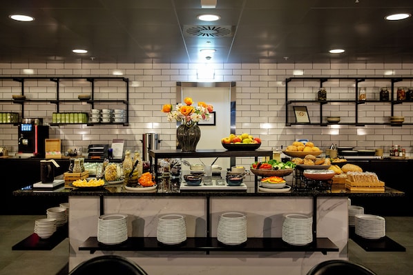 Tägliches kontinentales Frühstück (125 DKK pro Person)