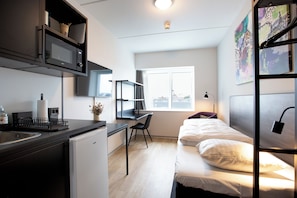 Studio, 1 Twin Bed | 1 bedroom, hypo-allergenic bedding, blackout drapes, free WiFi