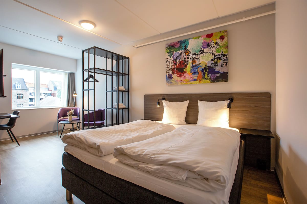 Studio, 1 Queen Bed | 1 bedroom, hypo-allergenic bedding, blackout drapes, free WiFi