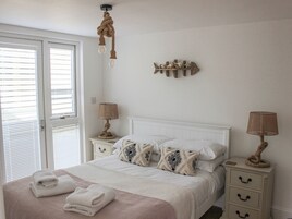 2 habitaciones, decoración personalizada y muebles diferentes 