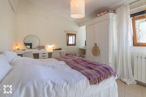 4 makuuhuonetta, silitysrauta/-lauta, ilmainen Wi-Fi