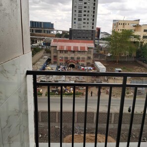 Property grounds - Modern Studio Apartment in Nairobi South B (Nairobi)