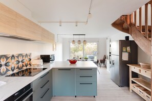 Frigorifero, microonde, forno, lavastoviglie