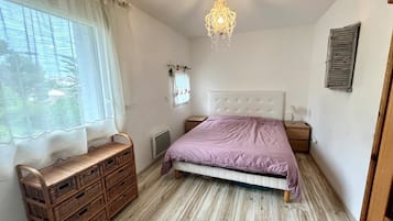 2 dormitorios, tabla de planchar con plancha, wifi gratis y ropa de cama