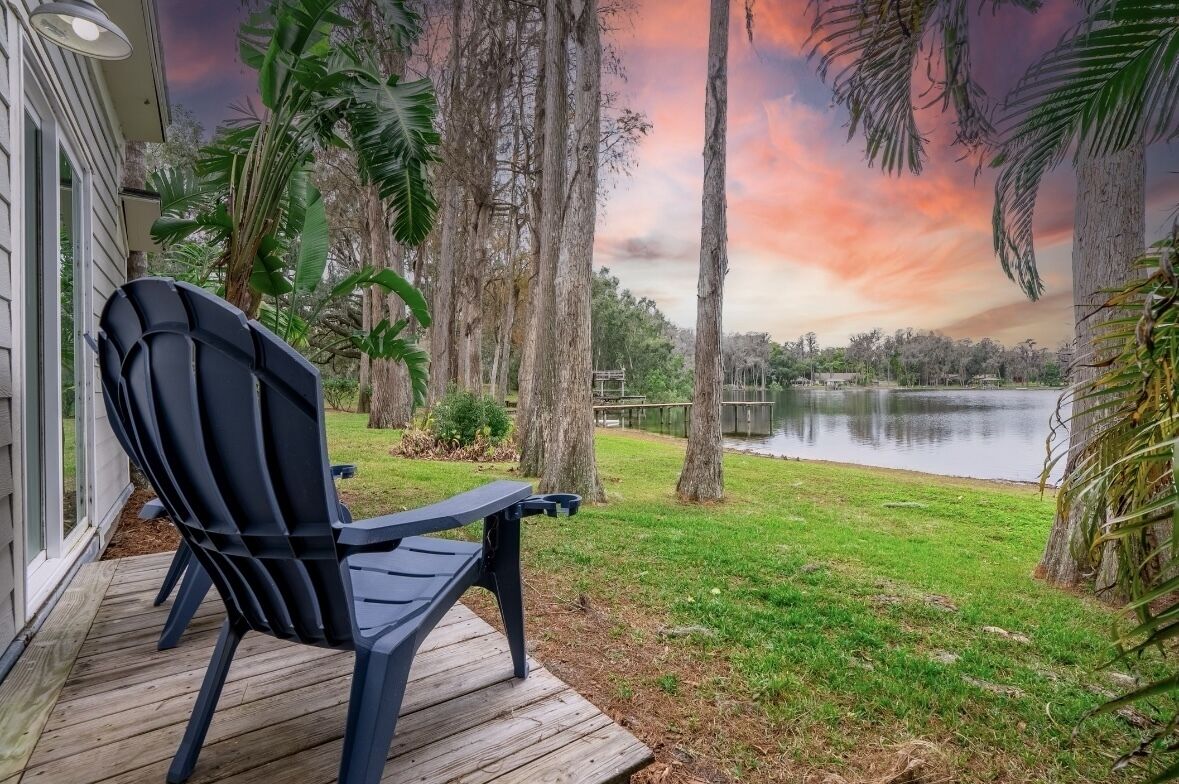 Lakefront Getaway - Hidden Gem - Tropical Oasis
