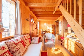 TV - Chalet L’Embellie - Chalet avec piscine partagée (Saint-Laurent-en-Grandvaux)