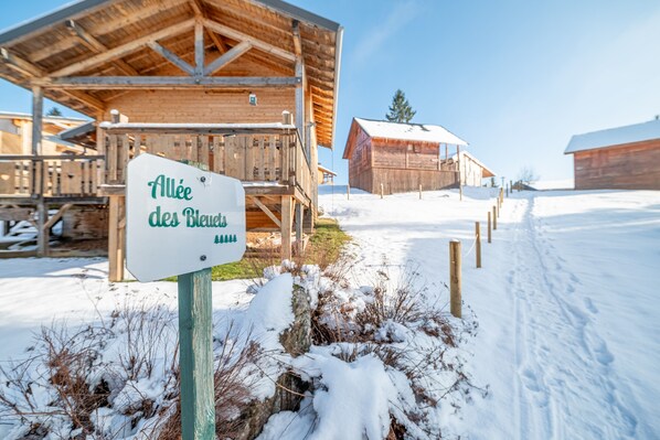 Property grounds - Chalet L’Embellie - Chalet avec piscine partagée (Saint-Laurent-en-Grandvaux)