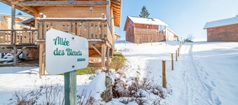 Chalet LâEmbellie - Chalet avec piscine partagĂ©e