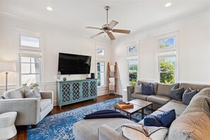 Televisión y oficina 