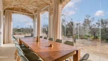 Villa, plusieurs chambres, fumeur, piscine privée | Salle de séjour